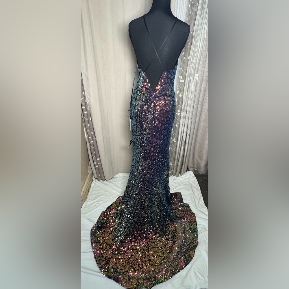 Elegant Black and Gold Evening Gown by CINDERELLA DIVINE CD972 - Picture 4 of 7